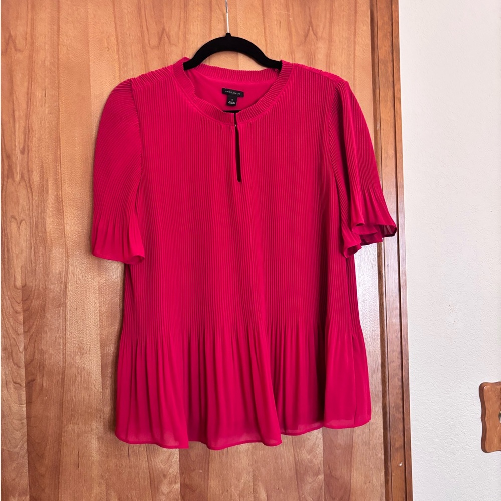 Ann Taylor Red Pleated Short Sleeve Blouse